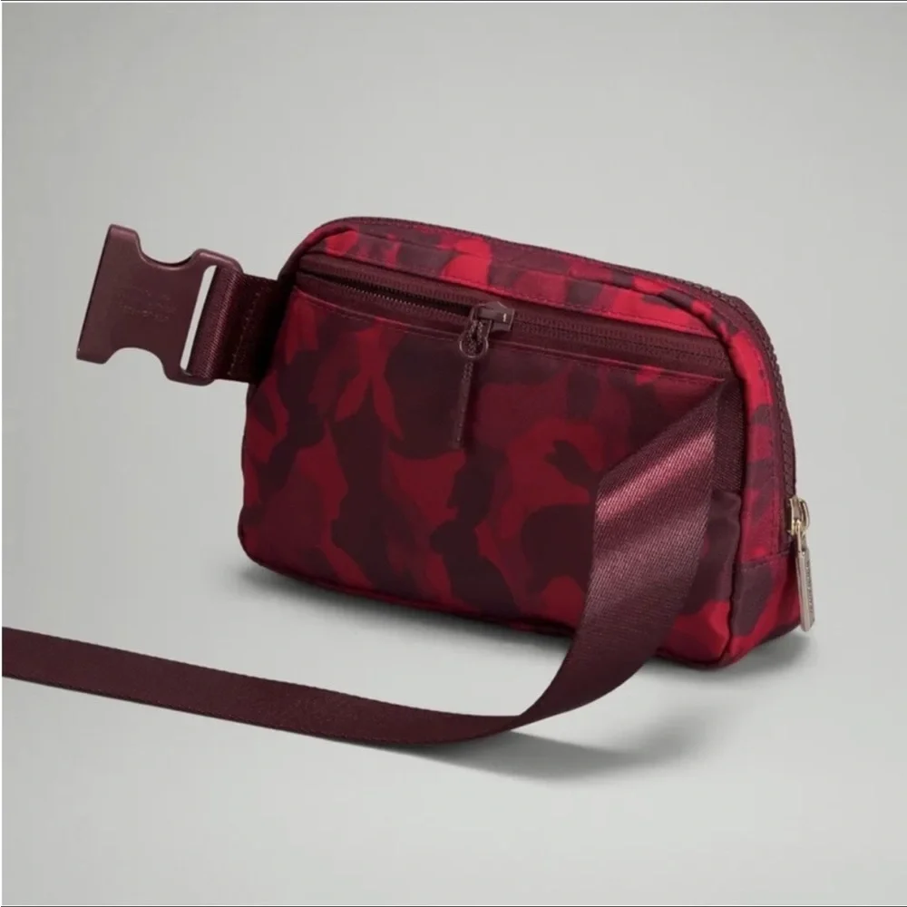 ‼️RARE‼️LULULEMON RARE EXCLUSIVE LUNAR NEW YEAR BUNNY BELT BAG 1L - Picture 7 of 9